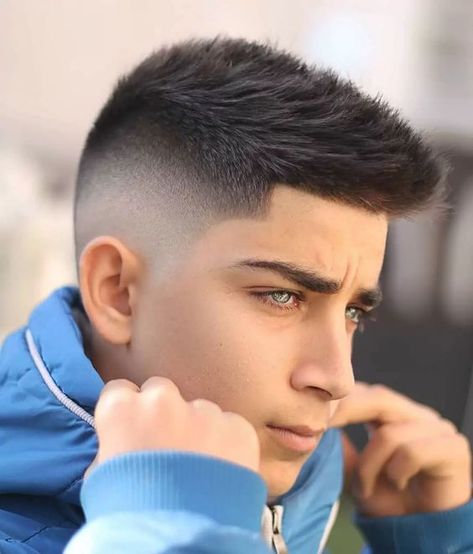 Top Kids' Taper Fade Haircuts: Short Sides, Long Tops & More! Popular Boys Haircuts, Skin Fade Hairstyle, Male Haircuts, Trendy We Fryzurach, Military Haircut, Taper Fade Haircut, Toddler Hairstyles