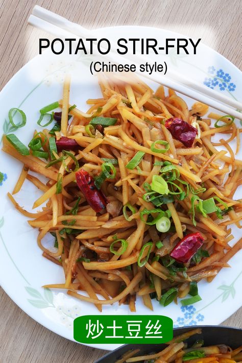 Spice up your dinner routine with this delicious potato stir-fry Chinese-style recipe. Simple to make crunchy potatoes and packed with hot and sour flavor! Chinese Potatoes Recipe, Chinese Dessert Recipe, Asian Stir Fry Recipe, American Chinese Food, Vegetables Dishes, Crunchy Potatoes, Chinese Foods, Chinese Stir Fry, Asian Stir Fry