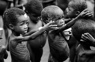 Helen's blog ^0^: Africa Famine World Hunger, African Children, Poor Children, We Are The World, Poor People, Bench Press, Leiden, Madagascar, Uganda