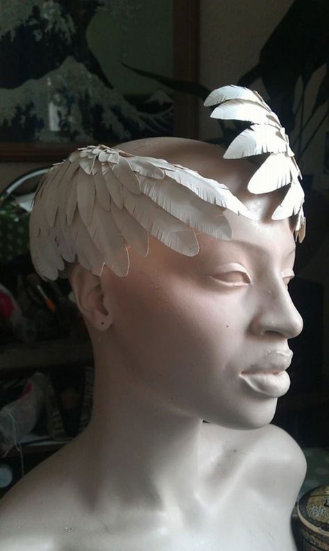 Paper Mask Design Ideas, Paper Head Piece, Paper Headdress, Angel Headpiece, Paper Headpiece, Junk Couture, Headdress Ideas, Diy Headdress, Headpiece Ideas