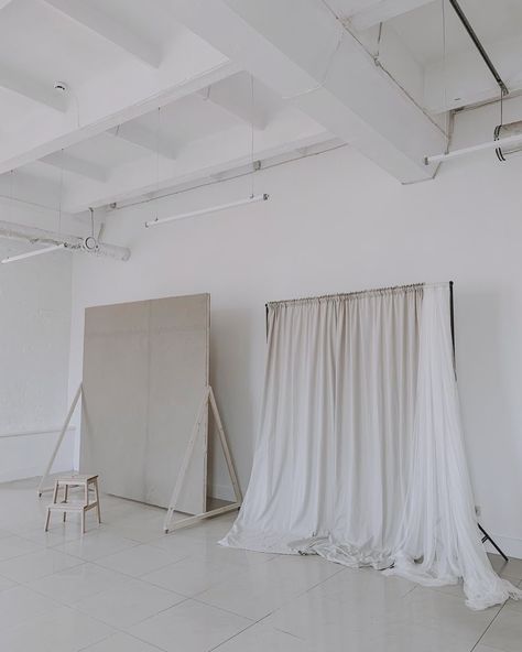 Photography Studio Spaces, Ruangan Studio, Photo Studio Design, Photography Studio Decor, Home Photo Studio, Photography Studio Design, Photography Studio Setup, Home Studio Photography, Dream Studio