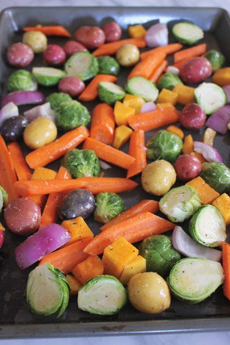 Roasted Vegetables Thanksgiving, Sheet Pan Roasted Vegetables, Pan Roasted Vegetables, Roasted Winter Vegetables, Easy Roasted Vegetables, Easy Vegetable Recipes, Winter Veggies, Roasted Vegetables Oven, Fall Cooking