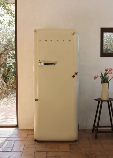 Vintage Style Fridge, Retro Fridge Kitchen, Modern Fridge, Vintage Fridge, Smeg Fridge, American Fridge, Retro Fridge, Beach House Decor, Retro Stil