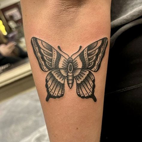 Lark Tattoo, Traditional Moth Tattoo, White Butterfly Tattoo, Traditional Tattoo Black And White, Butterfly Thigh Tattoo, Traditional Butterfly Tattoo, Borboleta Tattoo, Traditional Butterfly, Traditional Black Tattoo