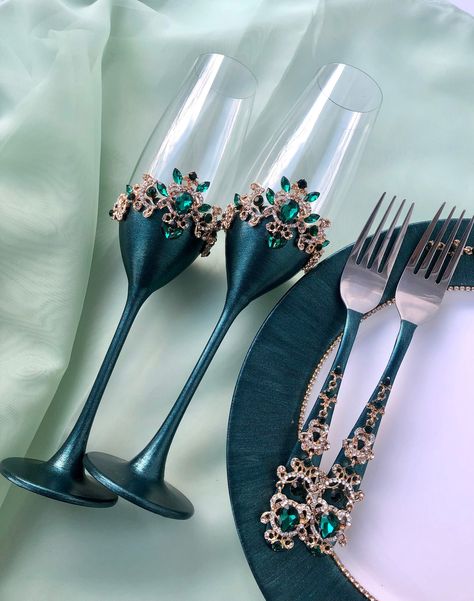 Wedding Set of 4: Emerald Gold  Wedding Flutes and Cake Server and Knife  In addition to it we can propose unity Candle Set and Unity Candle Holder, Plate for the Wedding Cake  Earrings  Shipping to America 7-10 days Green And Gold Champagne Glasses, Emerald And Rose Gold Wedding, Forest Quince, Gold Emerald Wedding, 16 Wishes, Engagement Aesthetic, Gold Champagne Flutes, Sand Cake, Sweet 15 Party Ideas