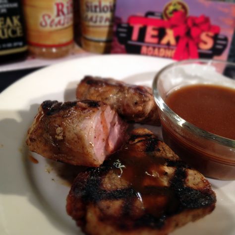 Texas Roadhouse knows how to top a pork chop--here's how to make their Peppercorn Brown Sauce Texas Roadhouse Pork Chops Recipe, Roadhouse Recipes, Peppercorn Sauce Recipe, Pork Chop Sauce, Pork Dinners, Barbecue Pork Ribs, Pork Steaks, Pork Sauce, Pork Chops And Gravy