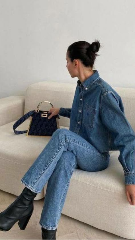 Mode Ulzzang, All Jeans, Denim On Denim, Work Fits, Double Denim, Looks Street Style, Fall Inspo, Mode Inspo, 2025 Fashion