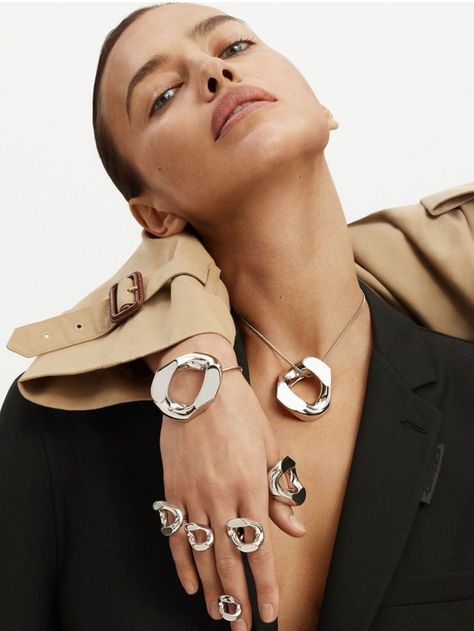 Burberry Reimagines Classic Silhouettes for Spring ‘22 Chris Rhodes, Jewelry Content, Mert And Marcus, Shooting Studio, Jewelry Editorial, Campaign Fashion, Jewelry Photoshoot, Sports Hairstyles, England Fashion