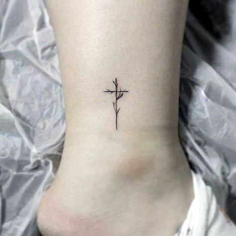 43 Simple and Small Tattoos Ideas For Women Tato Salib, Small Cross Tattoos, Luck Tattoo, Tato Dada, Tato Jari, Tato Henna, Cross Tattoos For Women, Henna Ideas, Small Tattoos With Meaning