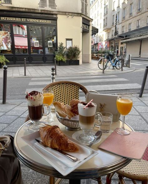 European Breakfast, Parisian Cafe, French Bakery, Parisian Life, Cute Cafe, French Restaurants, French Food, Photographing Food, Travel Lifestyle