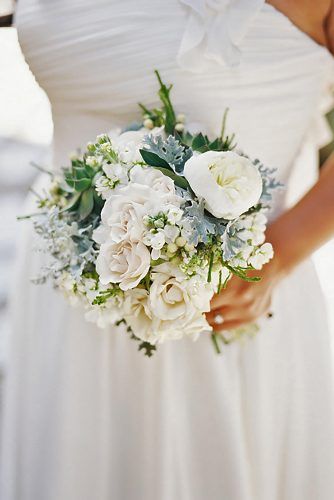 gray wedding bouquets 22 Grey Wedding Bouquets, Silver Wedding Bouquets, Wedding Bouquets Winter, Unique Wedding Bouquets, Wedding Cake Guide, Asymmetrical Wedding Dress, Unique Wedding Bouquet, Gorgeous Bouquet, Winter Wedding Bouquet