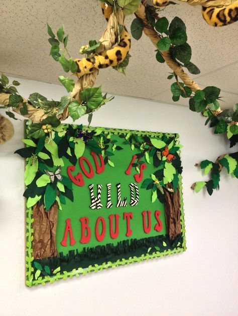 sunday school bulletin boards | Beautiful jungle theme bulletin board Safari Bulletin Boards, Jungle Bulletin Boards, Preschool Jungle, Jungle Crafts, Beautiful Jungle, Jungle Theme Classroom, Bible Camp, Vbs Decorations, Sunday School Rooms