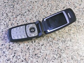 Picture of DIY Spy Phone Real Spy Gadgets, Spy Gadgets Diy, Spy Equipment, Mini Spy Camera, Spy Tools, Spy Gear, Diy Gadgets, Flip Phone, Spy Gadgets