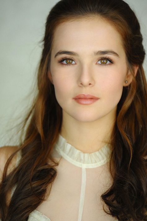 Zoey Deutch, daughter of Lea Thompson & Howard Deutch Dutch Braids Short Hair, Dutch Pigtail Braids, Dutch Braid Tutorial, Dutch Braid Hairstyles, Emily Deschanel, Zoey Deutch, Poppy Delevingne, Pigtail Braids, Fishtail Braid