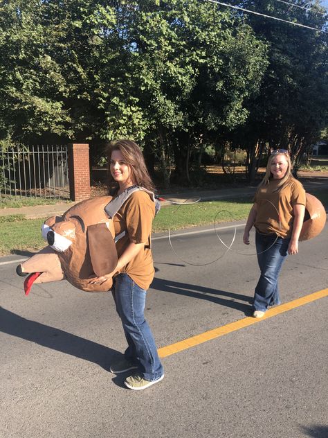 Diy Slinky Dog Costume For Adults, Toy Story Homecoming Float, Toy Story Float Ideas, Toy Story Parade Float Ideas, Slinky Toy Story Costume, Diy Slinky Dog Costume, Toy Story Costumes Diy, Slinky Dog Costume Diy, Toy Story Slinky Dog Costume