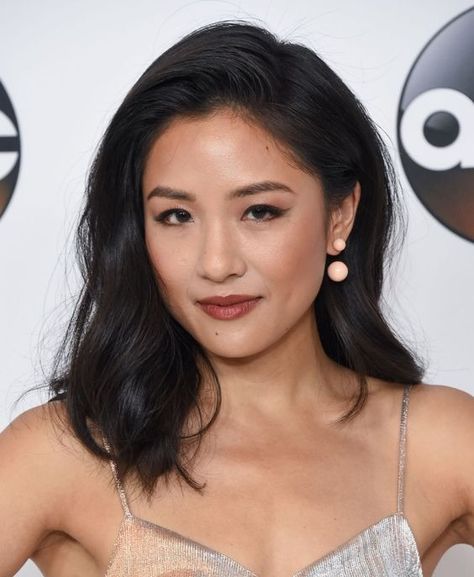 Keep reading to see some of our favorite collarbone length hair looks, from balayaged beach waves to razor-straight ink-black strands. Asian Lips, Collarbone Length Hair, Constance Wu, Asian Haircut, Brown Ombre Hair, Crazy Rich, Hair Color Crazy, Asian Short Hair, Lob Haircut