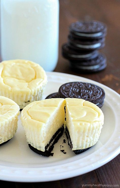 Mini Cheesecakes with an Oreo crust! This lighter recipe is absolutely delicious and super easy to make. Only a few ingredients & whipped up in a matter of minutes. With less calories than a regular cheesecake + built-in portion control with the muffin tin! These are a dessert worthy of guests or just for fun! Popular Cheesecake Recipes, Homemade Cheesecake Recipes, Oreo Crust Cheesecake, Cupcakes Oreo, Mini Oreo Cheesecake, Healthy Cheesecake, Homemade Cheesecake, Muffin Tin Recipes, Oreo Crust