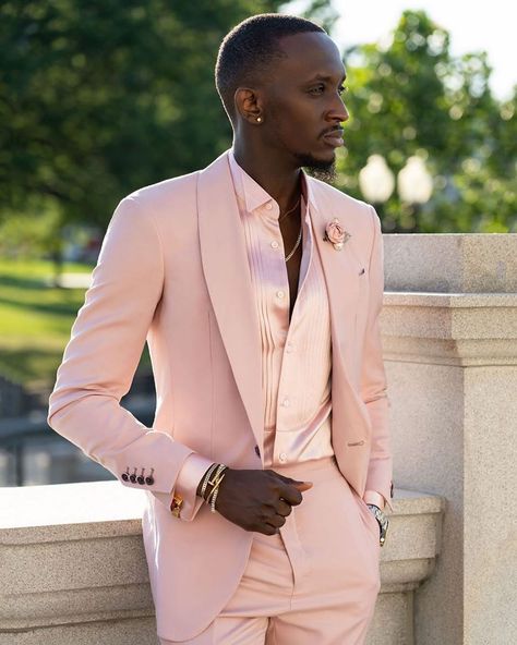 Black Men With Style on Instagram: “It’s not pink, it’s Mauve! #blackmenwithstyle” Lapel Wedding, Suits Tuxedo, Prom Blazers, Terno Slim, Pink Shawl, Suits Men Business, Mens Summer Outfits, Slim Fit Blazer, Trendy Mens Fashion