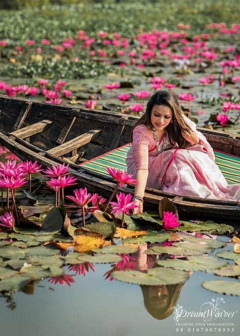 Alakh Niranjan, Pather Panchali, Music Mosaic, Kashmir Photos, Hd Photography, Lotus Flower Pictures, Cute Photo Poses, Saree Backless, Self Photography