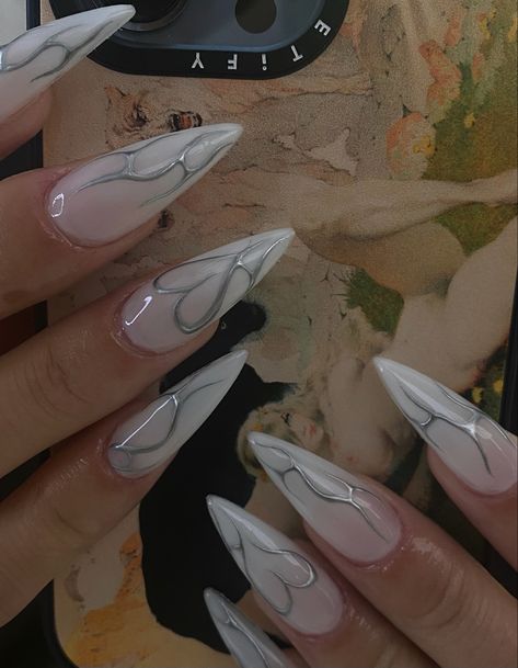 Pearl Nail Inspo Acrylic, Most Wanted Tour Nails, Short Stilleto Nails Acrylics, Nail Ideas Stilletos, Short Stilleto Nails 2024, Silver Abstract Nails, Almond Nails Designs Simple, Stilleto Nails 2024, 2000 Inspired Nails