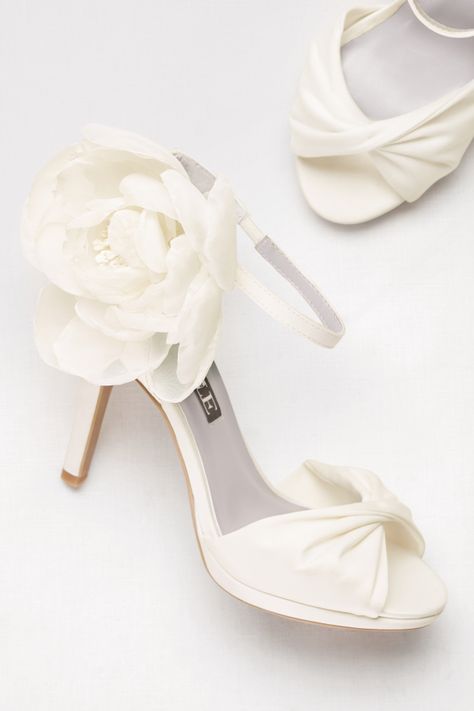 White Vera Wang peep toe heels: http://www.stylemepretty.com/2017/05/22/bridal-white-wedding-shoes/ Vera Wang Wedding Shoes, Snow White Shoes, Lace Bridal Shoes, Sparkly Wedding Shoes, Red Wedding Shoes, White Bridal Shoes, Vera Wang Wedding, Designer Wedding Shoes, White By Vera Wang