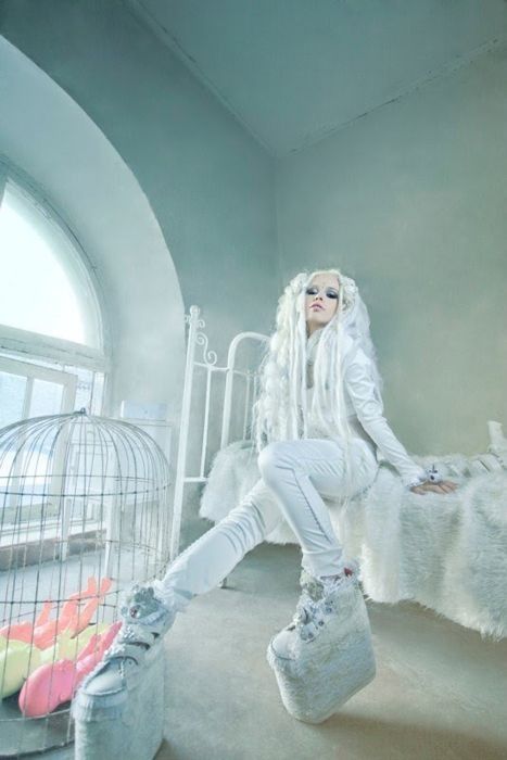 White Gothic Outfits for the Best Party Looks Cybergoth Fashion, Bubble Goth, White Goth, Goth Subculture, Goth Look, Futuristic Fashion, New Rock, Punk Goth