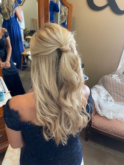 Half Up Half Down Curled Hair Simple, Half Up Half Down Blonde, Half Up Half Down Hair Blonde, Simple Prom Hair Down Curls, Prom Half Up Half Down, Prom Hairstyles Half Up Half Down Curly, Half Up Half Down Prom, Half Up Half Down Curled, Half Up Curled Hair