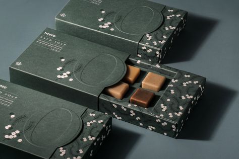 TRREEO SOAP GIFT SET — Topawards Asia Chocolate Box Packaging, Gift Set Packaging, Biscuits Packaging, Chocolate Packaging Design, Luxury Packaging Design, Soap Gift Set, Gift Box Design, Box Packaging Design, Chocolate Packaging