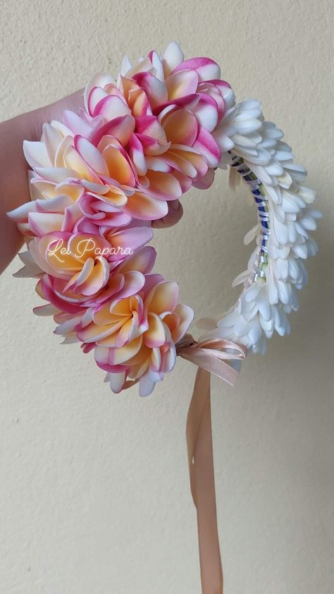 Hawaiian Flower Arrangements, Frangipani Wedding, Tahitian Costumes, Hawaiian Flower Hair, Ori Tahiti, Polynesian Dance, Flower Head Wreaths, Flower Garland Wedding, Flower Lei