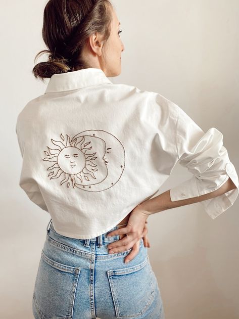 Embroidery On Shirts Ideas, Embroidered White Shirt, White Shirt Embroidery Ideas, Embroidery On White Shirt, Embroidery On T Shirt, Embroidery For Shirts, High Fashion Embroidery, Embroidery Shirts For Women, Embroidered Clothes Diy