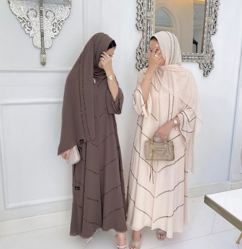 #abayastyle #abaya #modest Abaya Fashion Dubai 2020, Elegant Abaya Designs, Hijabstyle Outfits, Eid Abaya, Black Abaya Designs, Abaya Designs Latest, Casual Abaya, Modern Abaya, Abaya Fashion Dubai