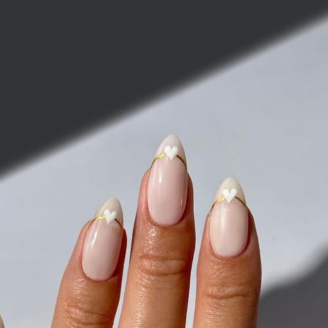 White And Gold Heart Nails, White Hearts On Nails, Gold Hearts Nails, Gold Heart Nail Art, Hen Nails Bride, Wedding Nails Fun, Nail Design With Chrome, Minimal Wedding Nails, Heart Design Nail Art