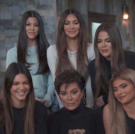 Khloe Kardashian Hair, Kendall Y Kylie Jenner, Kardashian Show, Kendall Jenner Makeup, Estilo Kardashian, Keeping Up With The Kardashian, Trajes Kylie Jenner, Kloe Kardashian, Andy Cohen