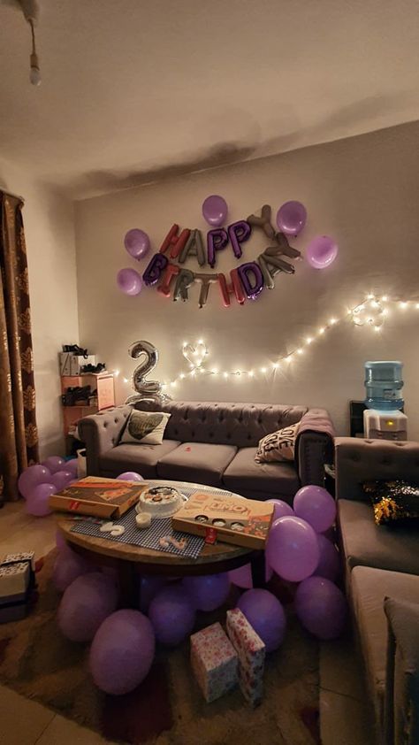 Cosy Birthday Ideas, Lilac Birthday Party Ideas Simple, Birthday Decorations Lilac, Lavender Aesthetic Birthday Party, Lavender Birthday Aesthetic, Lavender Bday Decoration, Small Birthday Party Aesthetic, Small 15 Birthday Party Ideas, Lilac Birthday Decorations