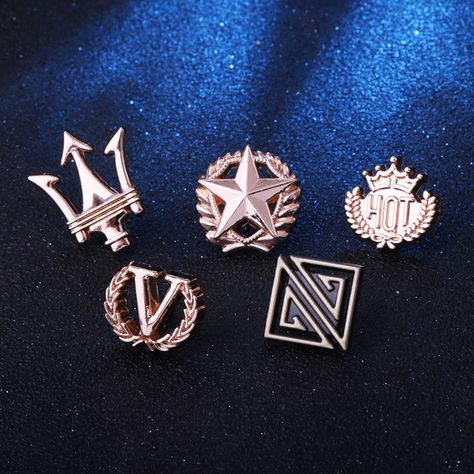 Mens Brooch, Luxury Clothes Women, Banquet Design, Men Brooch, Slytherin Fashion, Shirt Collar Pins, Ballet Hairstyles, Star Crown, Crown Brooch