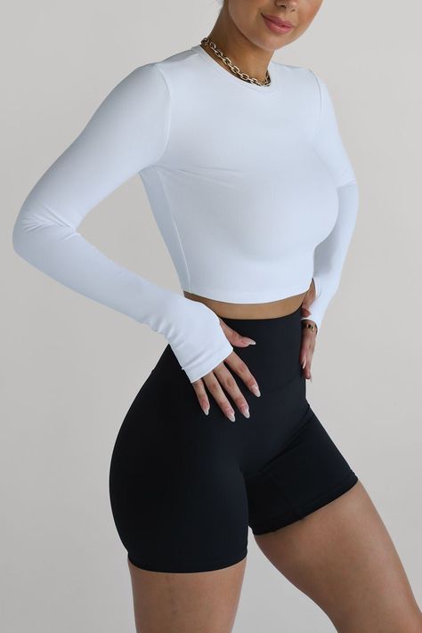 Work Out Women Clothes, White Yoga Outfit, Gym Outfits For Women Indian, White Workout Outfit, Gym Outfits Ideas, Trendy Gym Outfits, Modest Workout, Sport Fits, Gym Sets