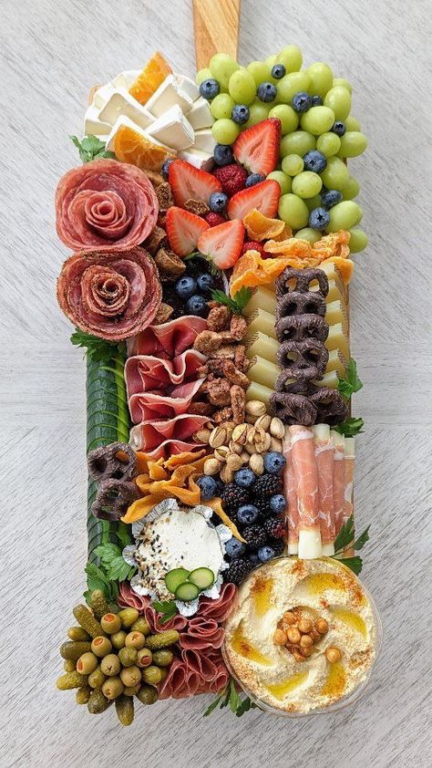 Ray 🌈 Food Art & Inspiration on Reels | LÒNIS & Daphne Willis · Good to Go Beautiful Charcuterie Boards, Costco Charcuterie, Authentic Hummus, School Party Food, Cheese Platter Presentation, Cheese Platers, Snack Boards, Charcuterie Board Meats, Charcuterie Appetizers