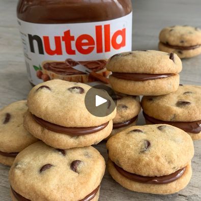 73K views · 855 reactions | Nutella Cookie Sandwiches 😍 | Nutella Stuffed Chocolate Chip Cookie Sandwiches 😍

What's on this weekend's menu everyone? 🥰

These are super simple soft chocolate chip shortbread... | By Fitwaffle | How to make Nutella stuffed
chocolate chip cookie sandwiches with just five
ingredients. You only need three ingredients for the
shortbread, soften butter, sugar, and flour. Mix these
together with your hands. Then add in the chocolate chips and
mix these throughout the dough. Roll about a tablespoon of the
dough into a bowl and flatten it into a thin disc. Place it
on a cookie sheet then bake in the oven until light brown.
Don't ever bake otherwise they'll go hard and crumbly.
Let them cool then pipe on a small blob of Nutella. Not too
much so it doesn't overflow Chocolate Chip Shortbread, How To Make Nutella, Nutella Cookie, Cookie Sandwiches, Nutella Cookies, Three Ingredient, Sandwich Cookies, Chocolate Chip Cookie, Cookie Sheet