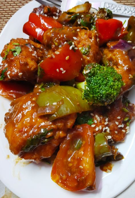 Chilli Chicken Indian, Chilli Chicken Recipe, Chicken Vindaloo, Savory Treats, Course Ideas, Chili Chicken, Fusion Dishes, Vindaloo, Chilli Chicken