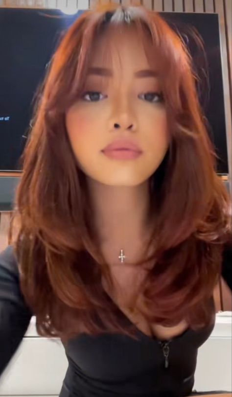 Ginger Hair Color On Asian Women, Red Hair Layers Short, Hair Colors That Look Good On Tan Skin, Red Haircuts Medium, Latina Auburn Hair, Mexicans With Red Hair, Ginger Hair On Indian Skin, Hair Dye Ideas Tan Skin, Hair Colors For Filipino Women