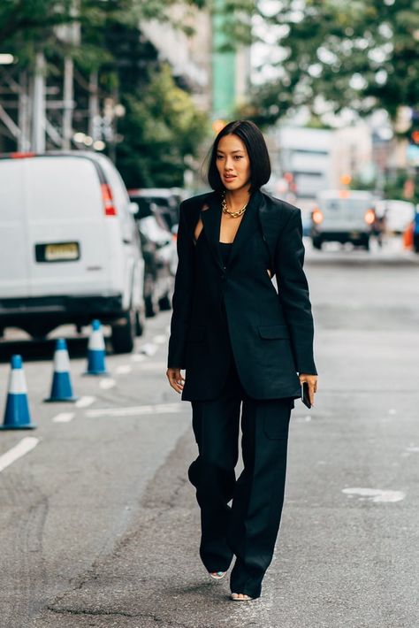 Tiffany Hsu, New York Winter Fashion, Fashion New York, 2020 Street Style, Celebrity Style Inspiration, New York Fashion Week Street Style, Big Mood, Nyc Girl, Fashion Book