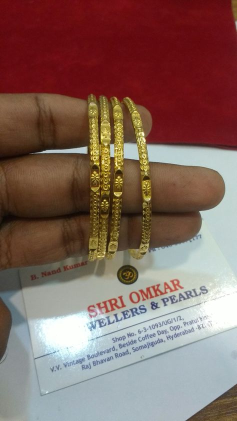 Light Weight Bangles Gold, Side Bangles Gold Designs, Daily Ware Gold Bangles Indian, Plain Bangles Gold, Bangles Jewelry Designs Gold Daily Use, Dailywear Bangles Gold, Daily Use Gold Bangles Indian, Bangle Models, Plain Bangles