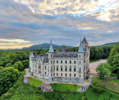 Dunrobin Castle, British Homes, Scottish Homes, Castle Scotland, Castles Interior, Scotland Castles, Family Estate, Scottish Castles, Castle Wall