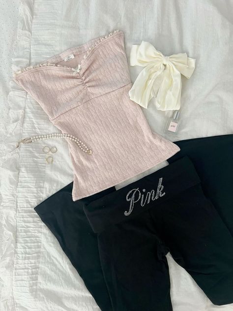 Pink Leggings Outfit Aesthetic, Coquette Leggings Outfit, Cute Outfits For School Black, Basic Coquette Outfits, Outfit Ideas Flared Leggings, School Outfit Middle School, Outfit Middle School, Coquette School Outfits, Outfits For School Black