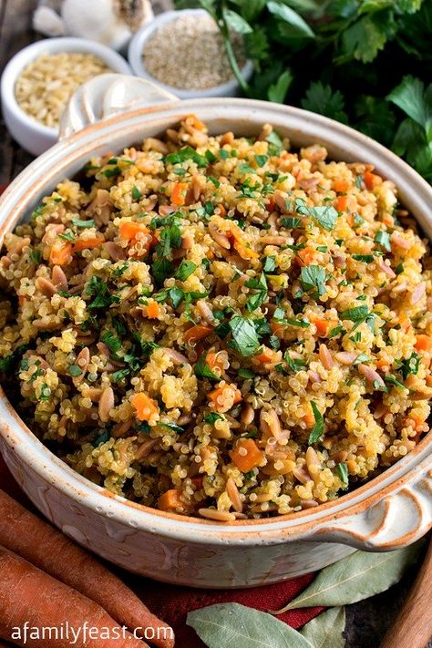 Quinoa Side Dish Recipes, Dish Recipes Easy, Quinoa Recipes Side Dish, Quinoa Side, Quinoa Side Dish, Quinoa Pilaf, Mediterranean Quinoa, Pilaf Recipe, Pilaf Recipes