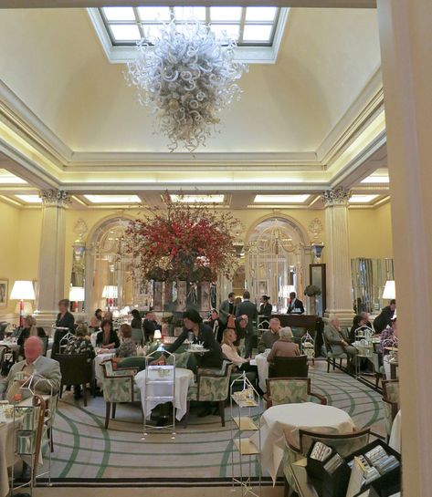 Dale Chihuly chandelier in The Foyer at Claridges London Mayfair Claridges Hotel London, Claridges London, School British, Chihuly Chandelier, Claridges Hotel, Afternoon Tea London, London Mayfair, Out On A Limb, Hotel Inspiration