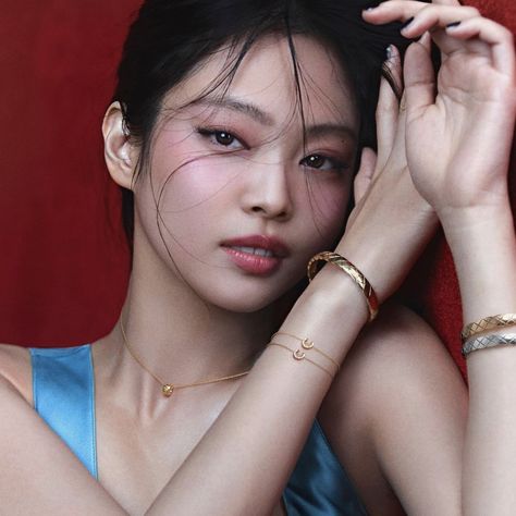 #jennie for vogue korea Jennie Red, Jennie Icon, Blackpink Members, Red Icons:), Vogue Covers, Jokes Pics, Japanese Aesthetic, Vogue Korea, Vogue Magazine