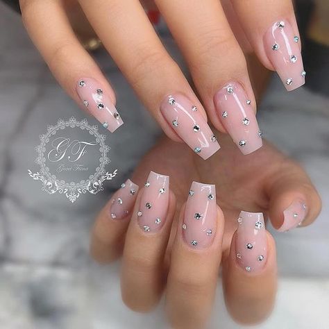 Simple Classy Nails, Diamond Nail Designs, Houses Modern, Classy Dinner, Gucci Nails, Diamond Nail Art, Classy Acrylic Nails, Gem Nails, Diamond Nails