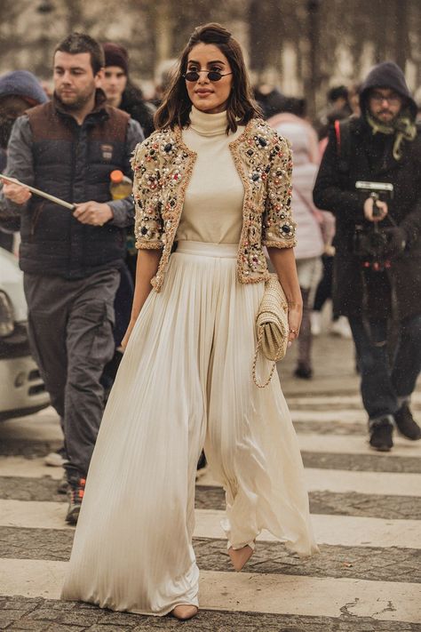 Street Style from Paris Couture Week Spring 2018 LOVE this jacket! Dresses Videos, Dresses Sparkle, 파티 드레스, Dresses Mermaid, Looks Street Style, Couture Week, Indian Designer Outfits, Dresses Lace, Designer Dresses Indian