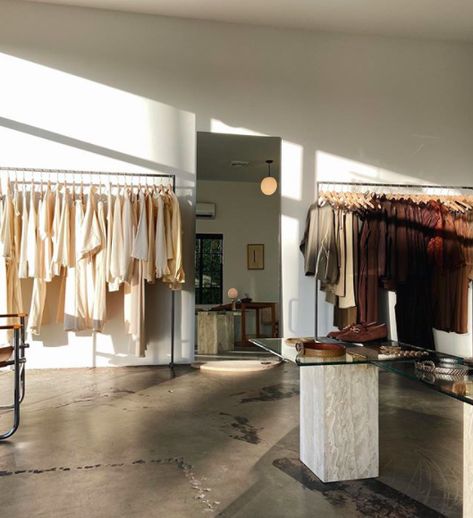 Clothing Store Interior Design, Clothing Boutique Ideas, Vintage Store Ideas, Retail Store Layout, Design Studio Workspace, Clothing Store Interior, Mediterranean Interior, Store Design Boutique, Clothing Studio